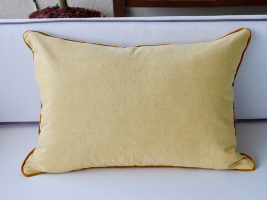 Liz | Almohadón Amarillo | Vivo Mostaza | 50x70 cm